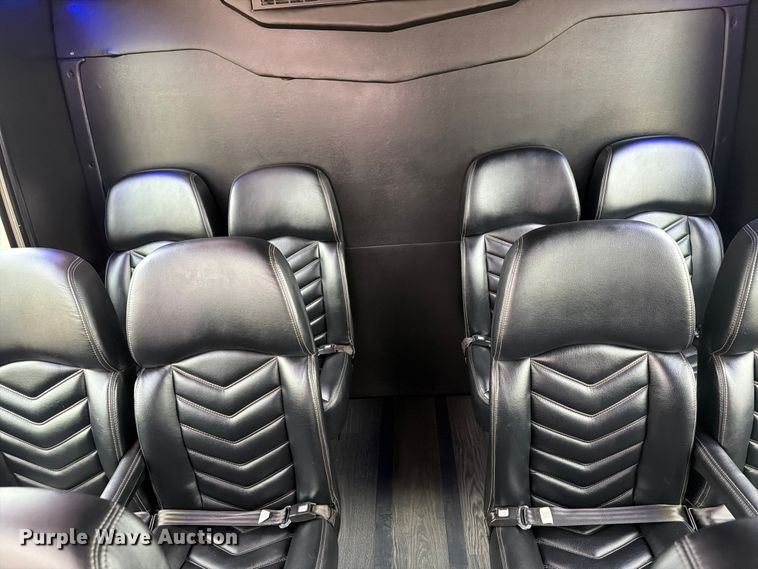 image for item ED0183 2017 Ford E450 Super Duty shuttle bus