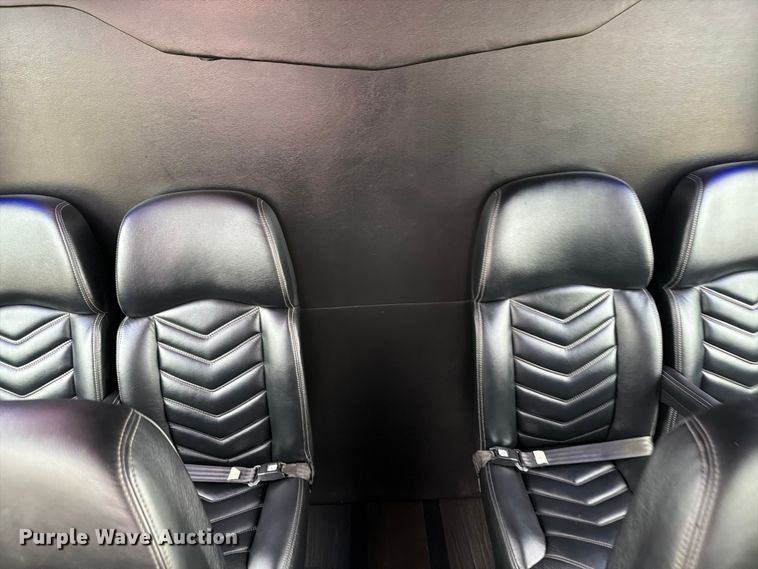 image for item ED0183 2017 Ford E450 Super Duty shuttle bus