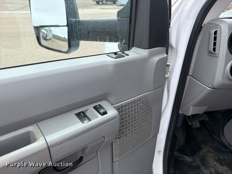 image for item ED0183 2017 Ford E450 Super Duty shuttle bus