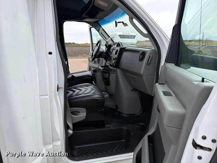 image for item ED0183 2017 Ford E450 Super Duty shuttle bus