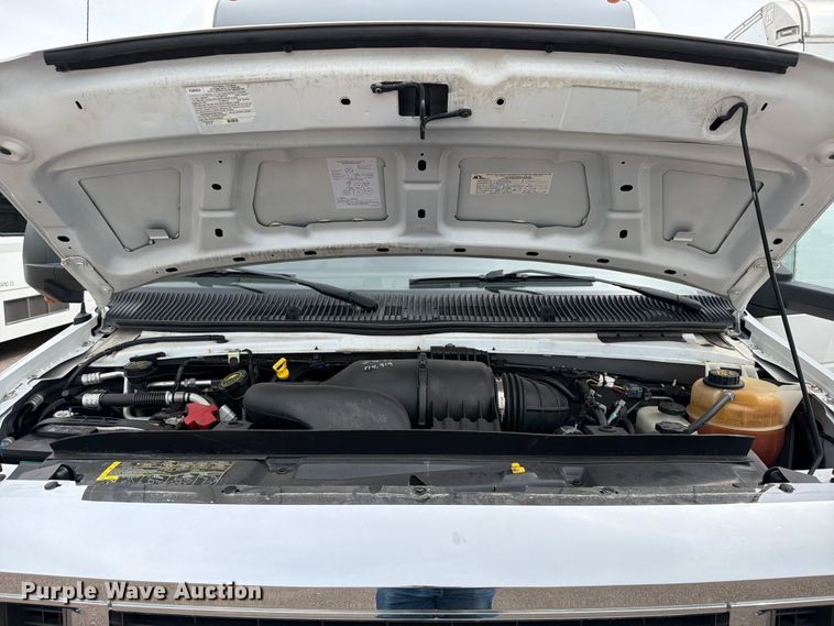 image for item ED0183 2017 Ford E450 Super Duty shuttle bus