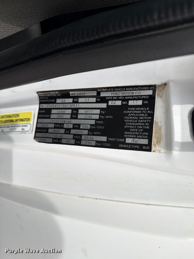 image for item ED0183 2017 Ford E450 Super Duty shuttle bus