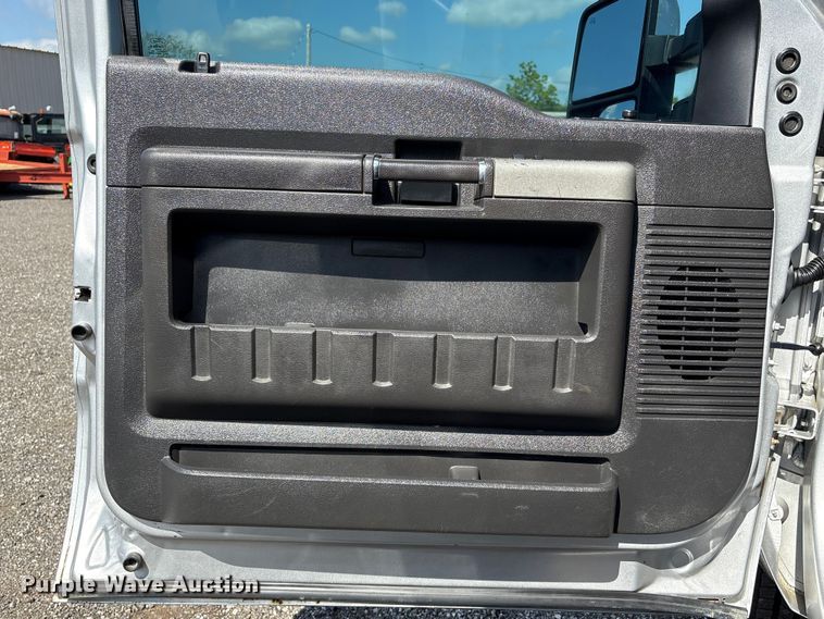 image for item EG9203 2014 Ford F350 Super Duty Crew Cab pickup truck