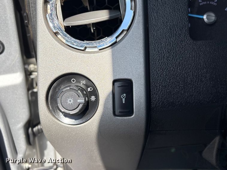 image for item EG9203 2014 Ford F350 Super Duty Crew Cab pickup truck