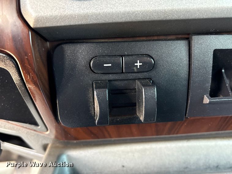 image for item EG9203 2014 Ford F350 Super Duty Crew Cab pickup truck