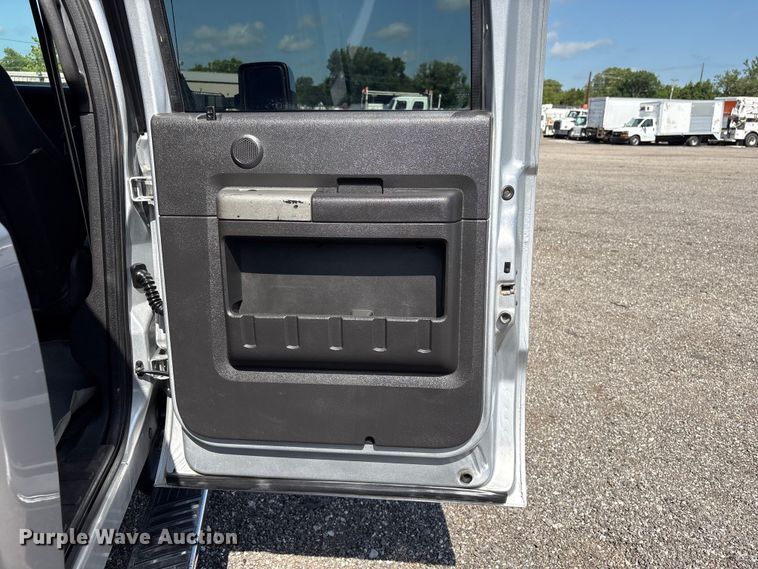 image for item EG9203 2014 Ford F350 Super Duty Crew Cab pickup truck