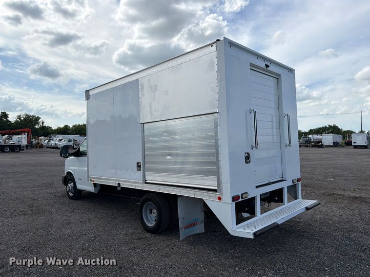 image for item EG9260 2015 Chevrolet Express 4500 refrigerated delivery truck