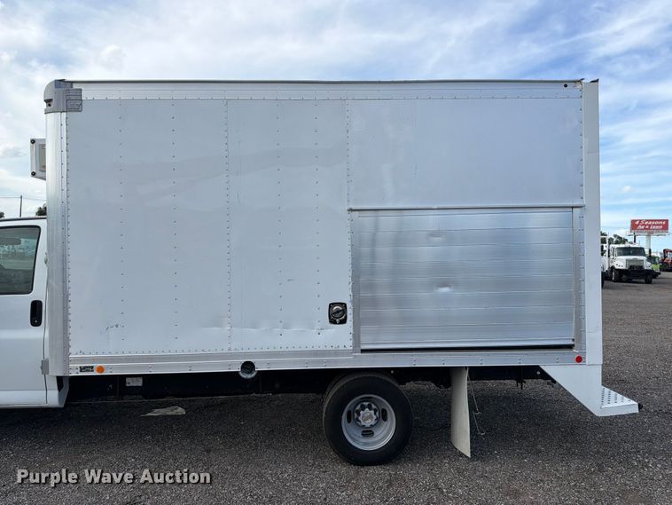 image for item EG9260 2015 Chevrolet Express 4500 refrigerated delivery truck