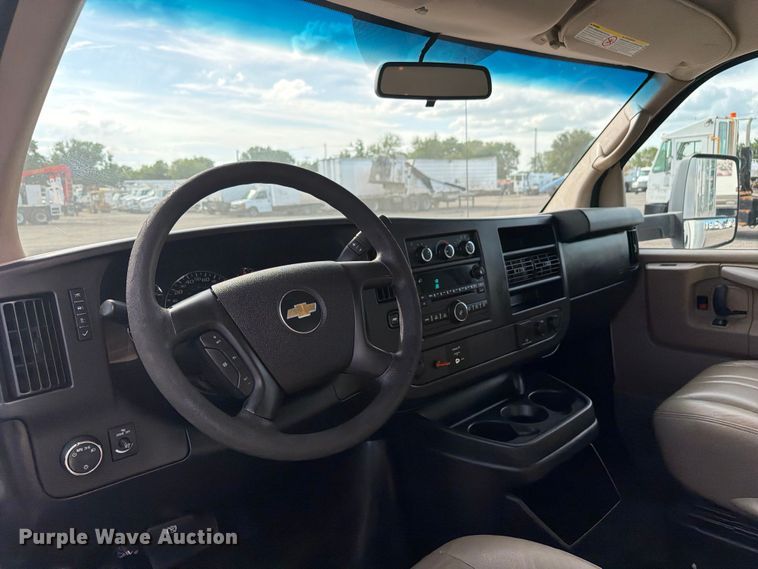 image for item EG9260 2015 Chevrolet Express 4500 refrigerated delivery truck