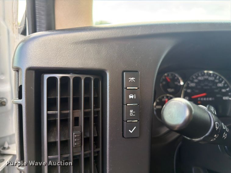 image for item EG9260 2015 Chevrolet Express 4500 refrigerated delivery truck
