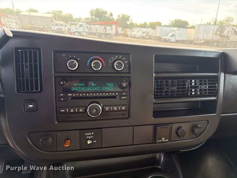 image for item EG9260 2015 Chevrolet Express 4500 refrigerated delivery truck