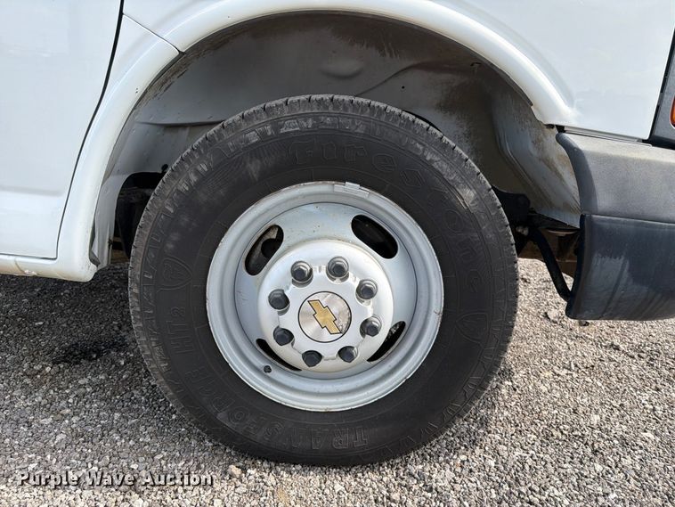 image for item EG9260 2015 Chevrolet Express 4500 refrigerated delivery truck