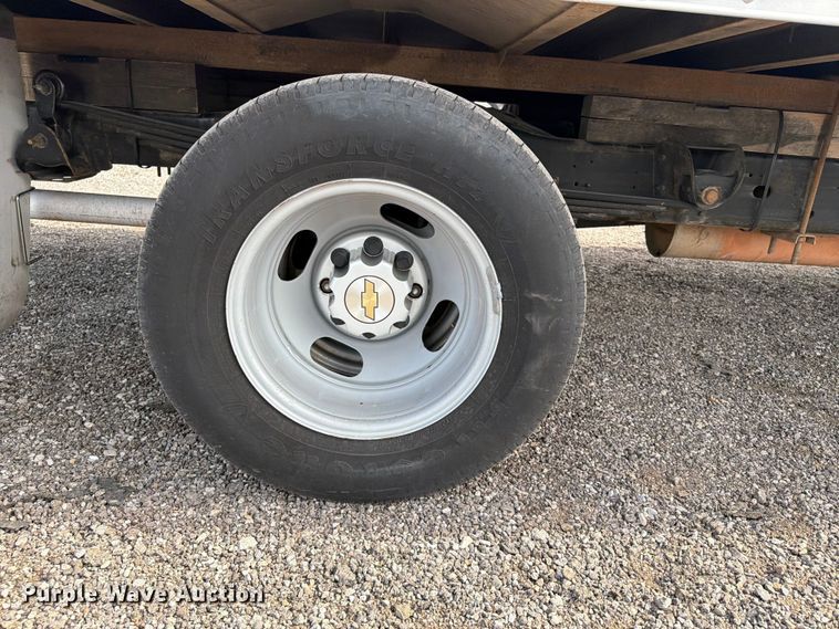 image for item EG9260 2015 Chevrolet Express 4500 refrigerated delivery truck