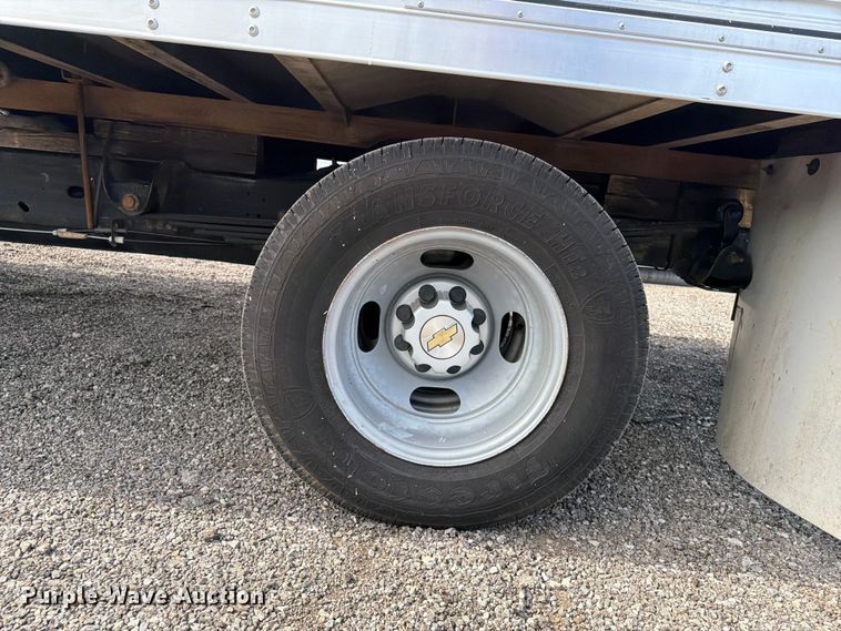 image for item EG9260 2015 Chevrolet Express 4500 refrigerated delivery truck