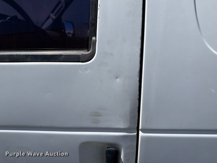 image for item EL2643 2004 Ford E250 van