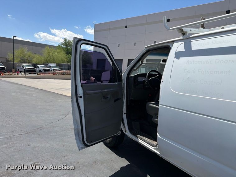 image for item EL2643 2004 Ford E250 van