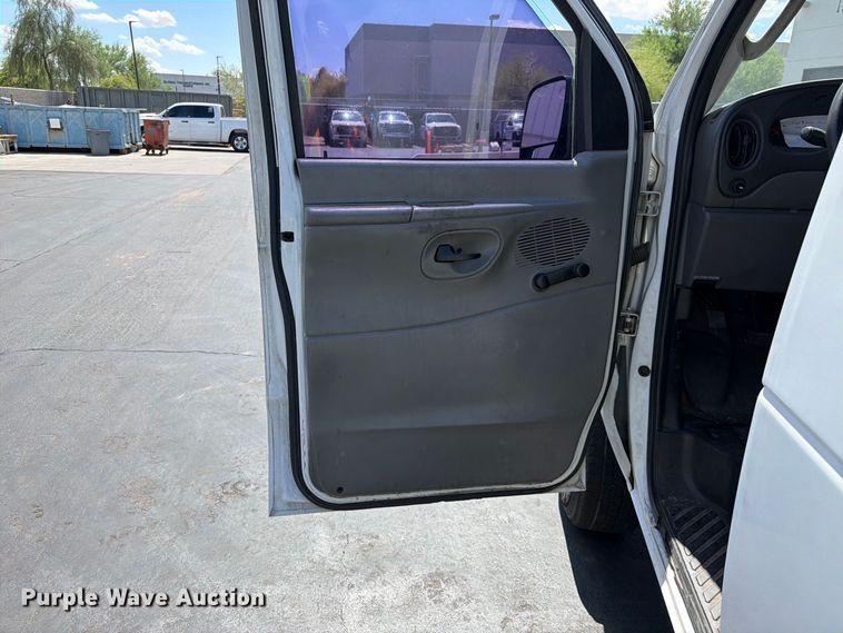 image for item EL2643 2004 Ford E250 van