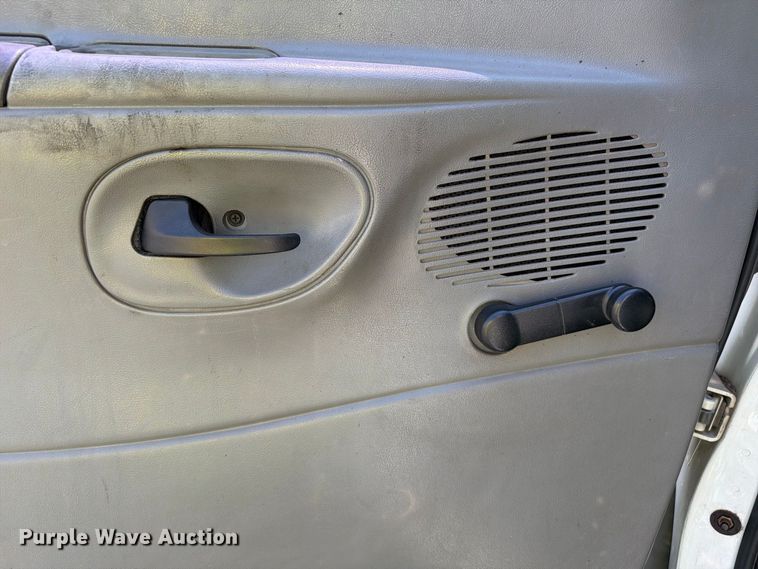image for item EL2643 2004 Ford E250 van