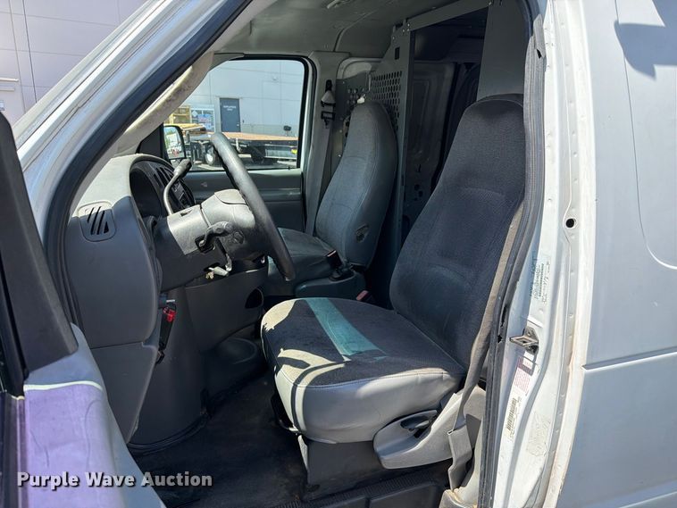 image for item EL2643 2004 Ford E250 van