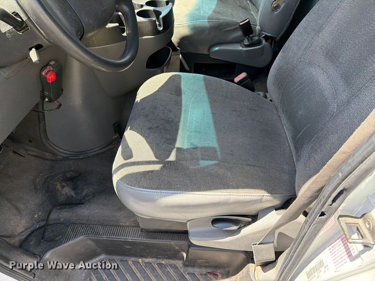 image for item EL2643 2004 Ford E250 van