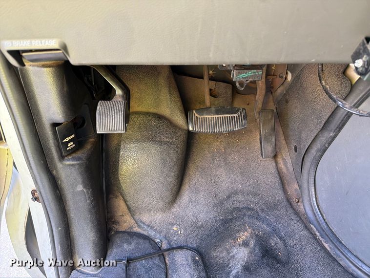 image for item EL2643 2004 Ford E250 van