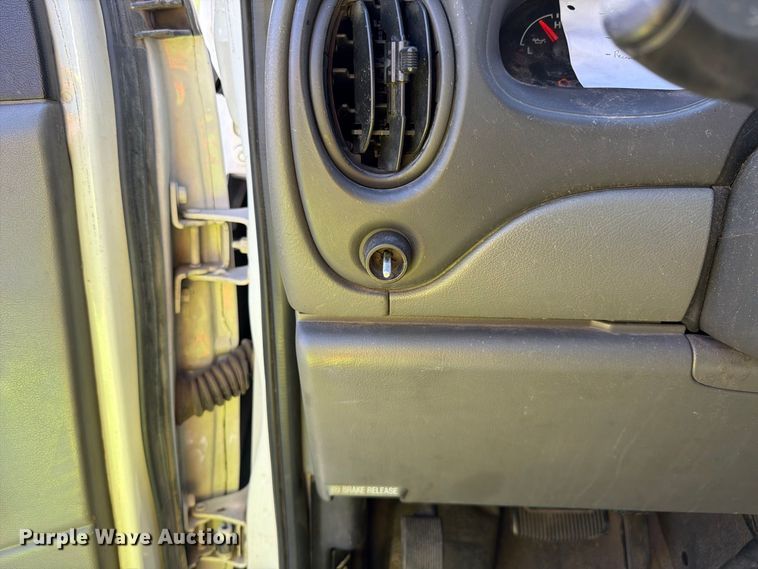 image for item EL2643 2004 Ford E250 van