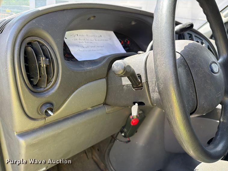 image for item EL2643 2004 Ford E250 van