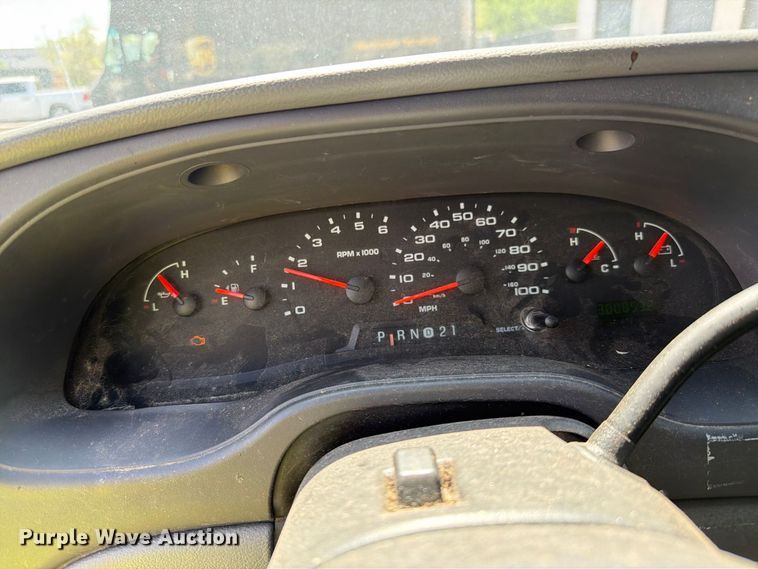 image for item EL2643 2004 Ford E250 van
