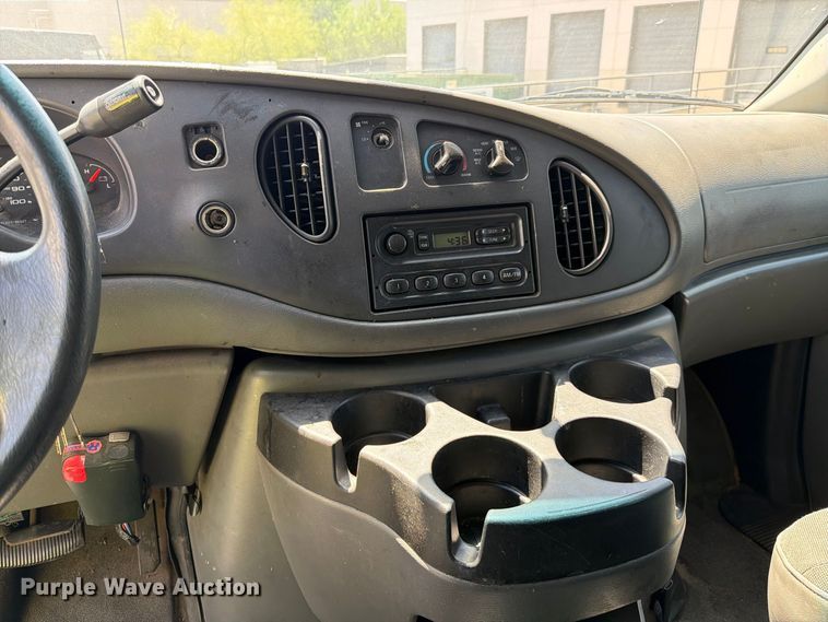 image for item EL2643 2004 Ford E250 van