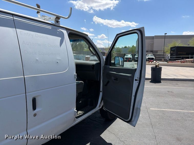 image for item EL2643 2004 Ford E250 van