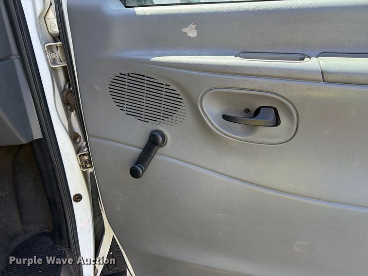 image for item EL2643 2004 Ford E250 van