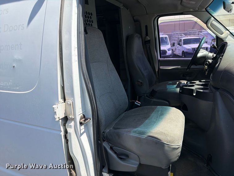 image for item EL2643 2004 Ford E250 van