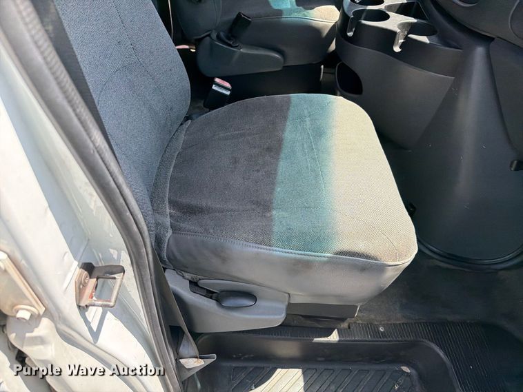 image for item EL2643 2004 Ford E250 van