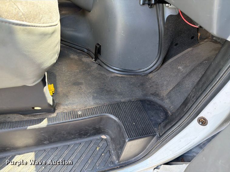 image for item EL2643 2004 Ford E250 van