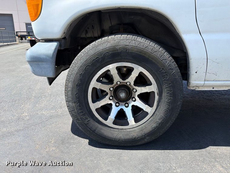 image for item EL2643 2004 Ford E250 van