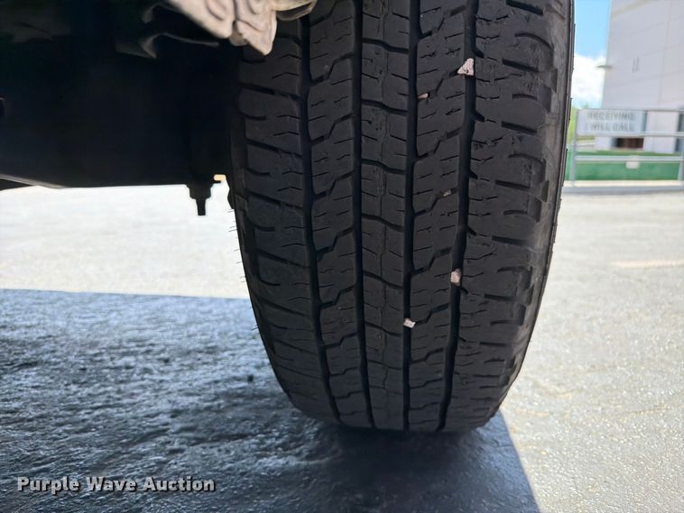 image for item EL2643 2004 Ford E250 van