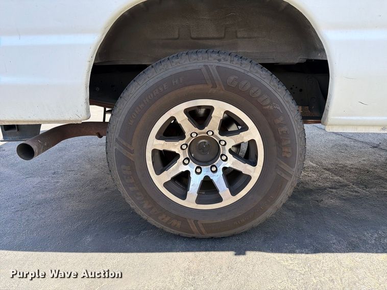 image for item EL2643 2004 Ford E250 van