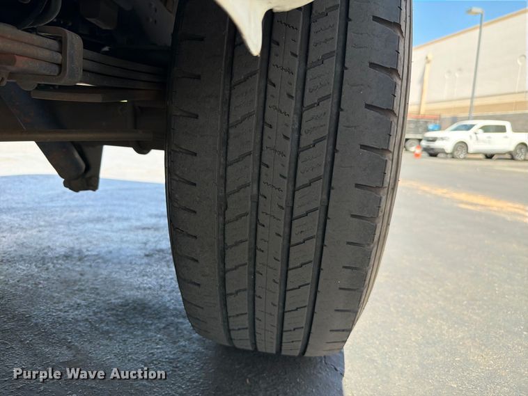 image for item EL2643 2004 Ford E250 van