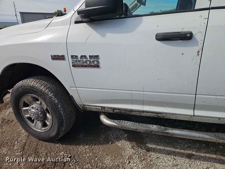 image for item EO7381 2014 RAM 2500 Crew Cab pickup truck