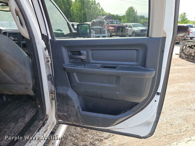 image for item EO7381 2014 RAM 2500 Crew Cab pickup truck
