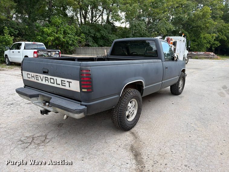 image for item EO8721 1988 Chevrolet K1500 pickup truck