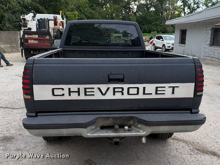 image for item EO8721 1988 Chevrolet K1500 pickup truck