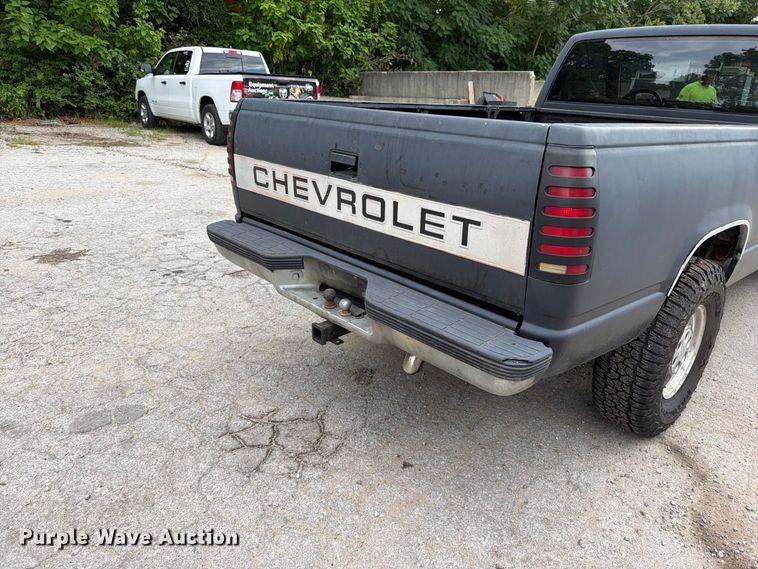 image for item EO8721 1988 Chevrolet K1500 pickup truck