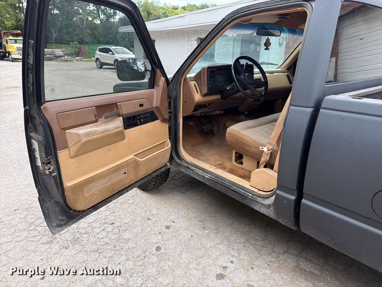image for item EO8721 1988 Chevrolet K1500 pickup truck