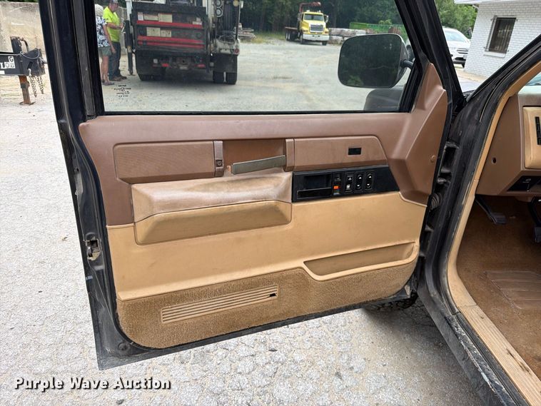 image for item EO8721 1988 Chevrolet K1500 pickup truck