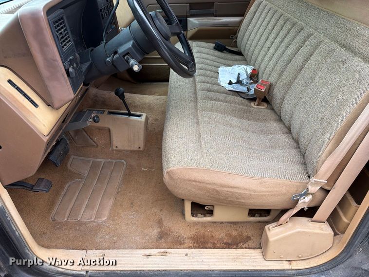 image for item EO8721 1988 Chevrolet K1500 pickup truck