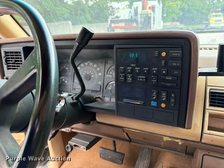 image for item EO8721 1988 Chevrolet K1500 pickup truck