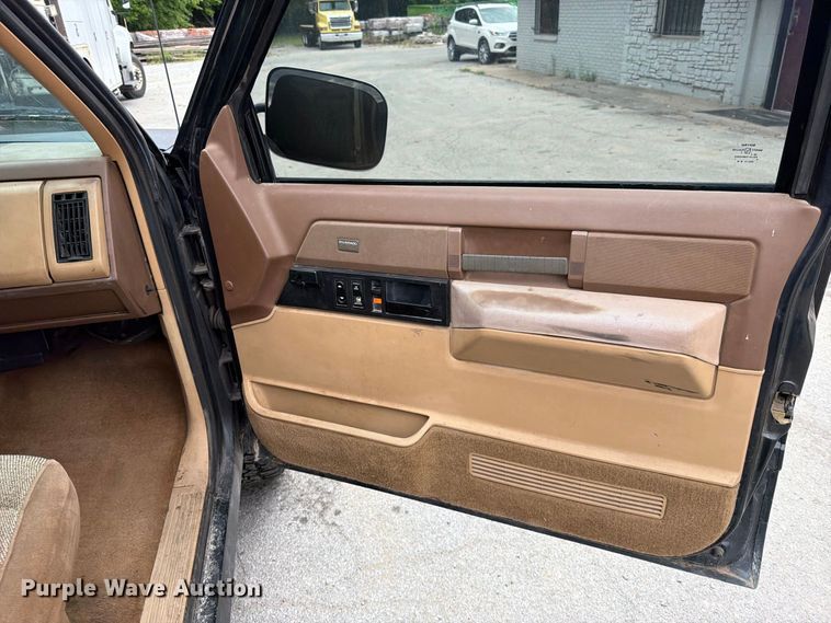 image for item EO8721 1988 Chevrolet K1500 pickup truck