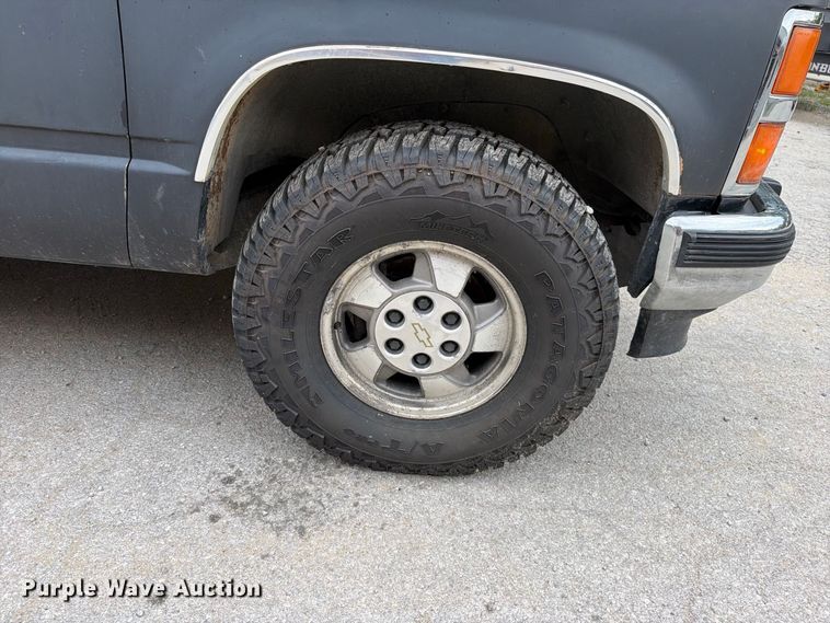 image for item EO8721 1988 Chevrolet K1500 pickup truck