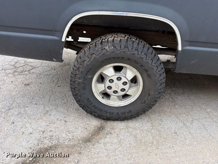 image for item EO8721 1988 Chevrolet K1500 pickup truck